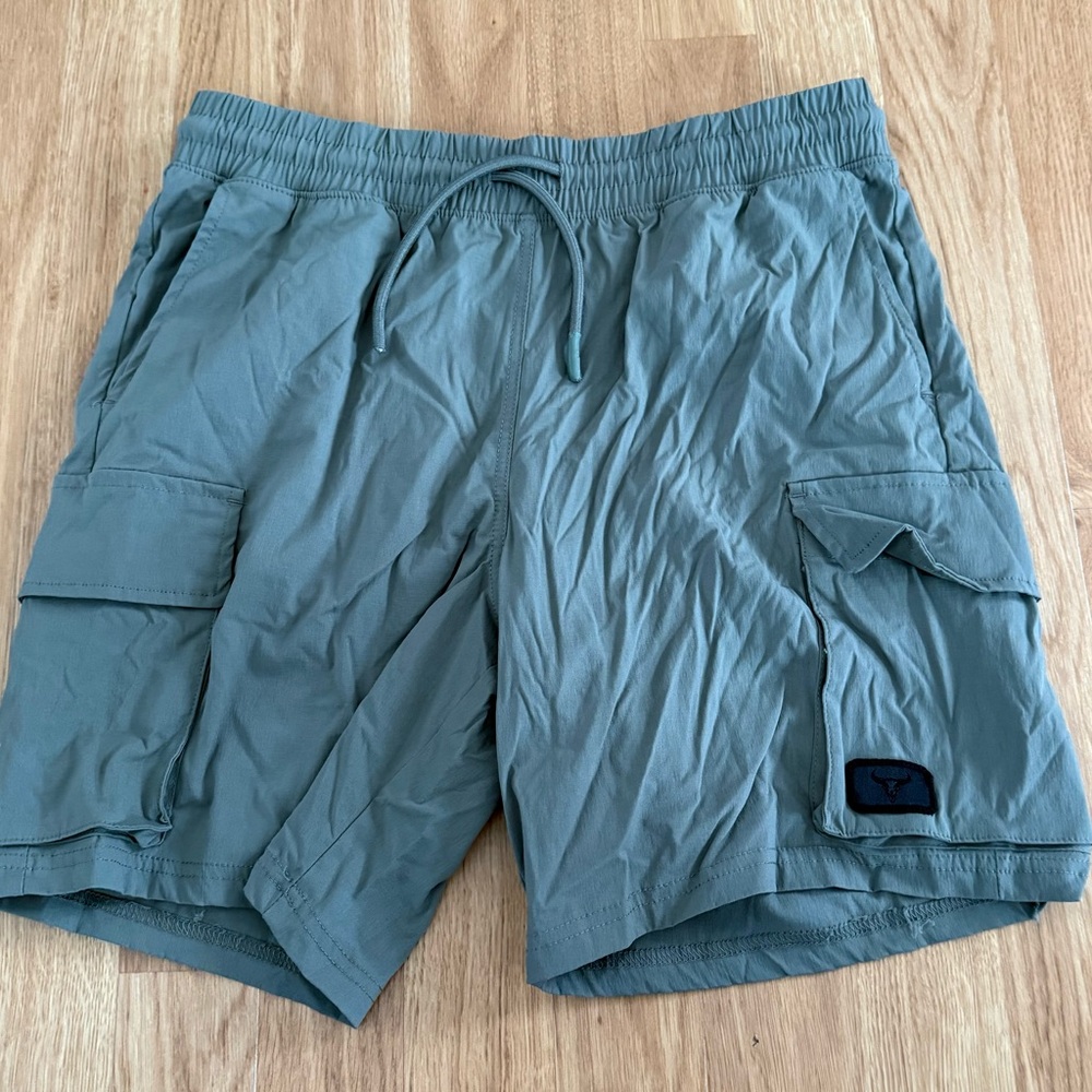 EUC Bison Ridge Men's CITYLITE Redwood Cargo 7" Inseam Shorts - Green - Size S